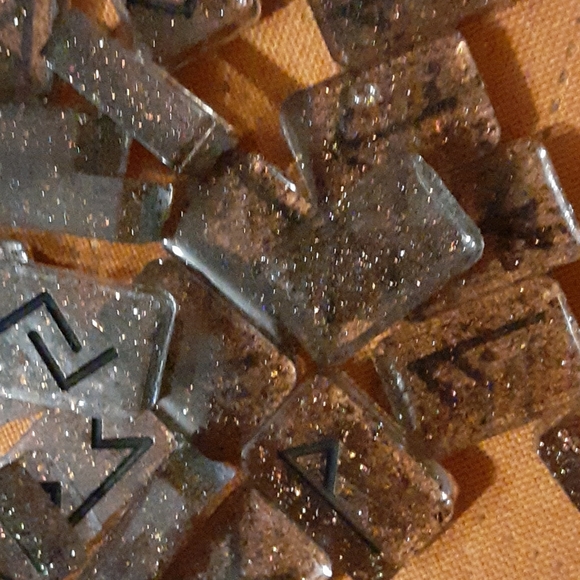 Norse runes - Picture 4 of 4